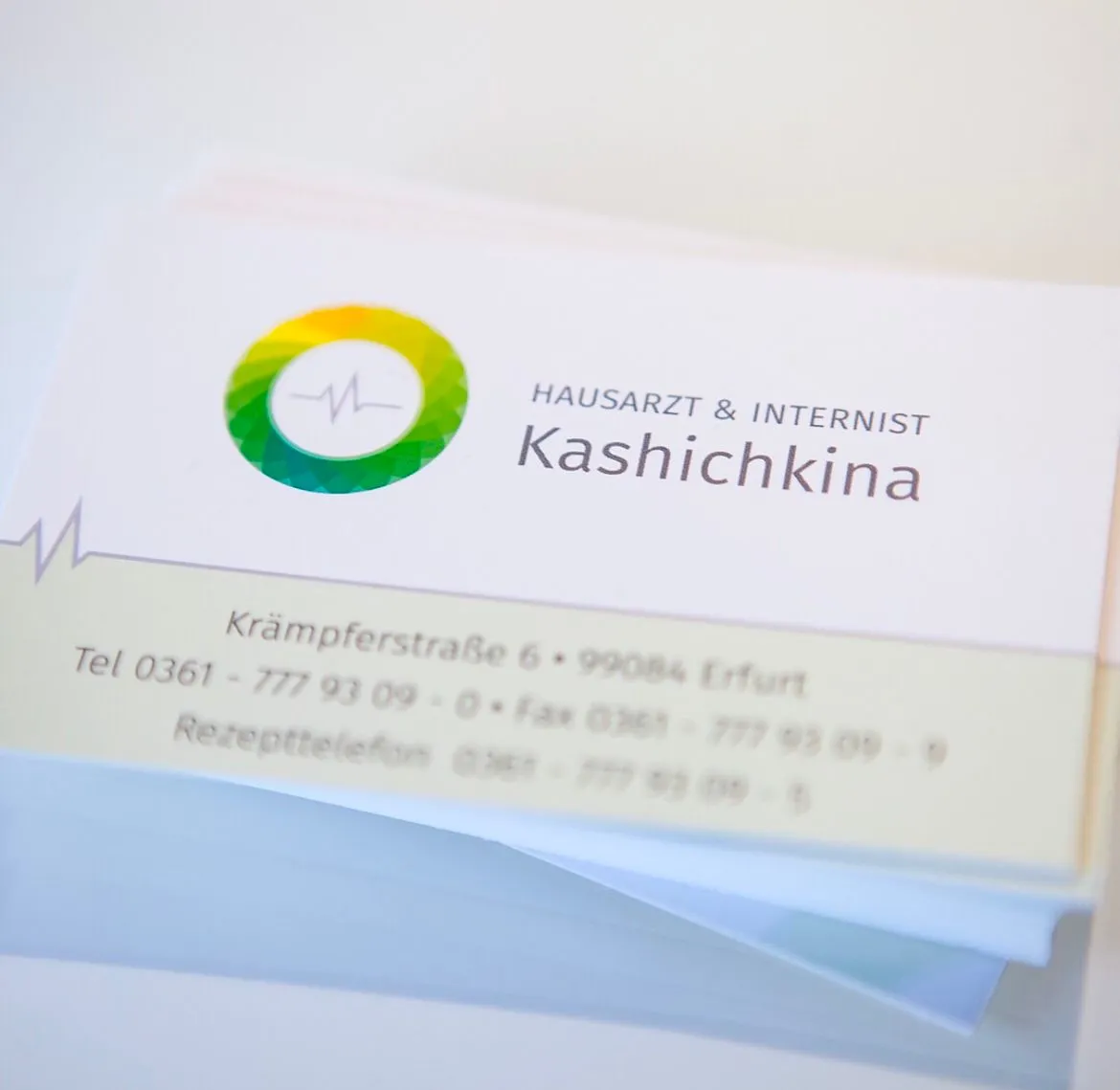 Kashichkina - Hausarzt & Fachärztin für Innere Medizin - Dies ist eine Visitenkarte für Arztpraxis L. Kashichkina, eine Allgemeinmedizinerin und Internistin.